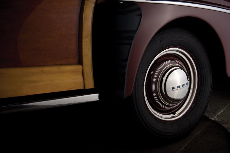  Ford V8 Super Deluxe Station Wagon 1948 года  (фото 14 из 62)